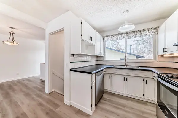 1277 Lake Sylvan DR SE, Calgary, AB T1J3E2
