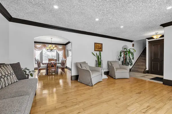 511 Woodpark CRES SW, Calgary, AB T2W 2S1