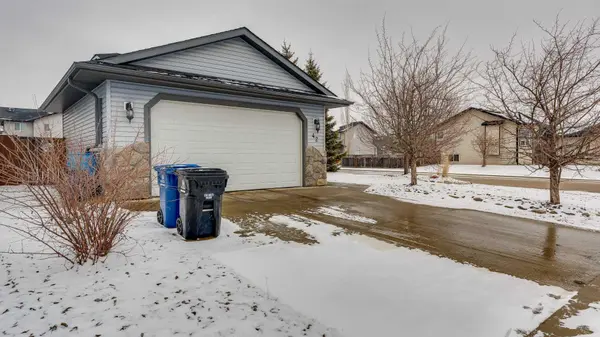 42 Eastpointe, Blackfalds, AB T4M 0G6