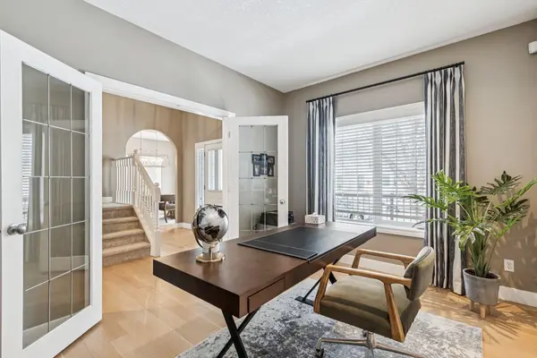 155 Somme MNR SW, Calgary, AB T2T 6J3