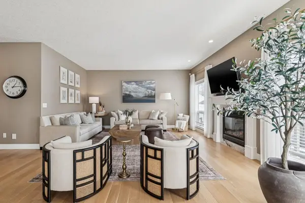 155 Somme MNR SW, Calgary, AB T2T 6J3