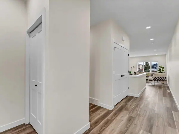 91 Sierra RD SW, Medicine Hat, AB T1B 4Y6