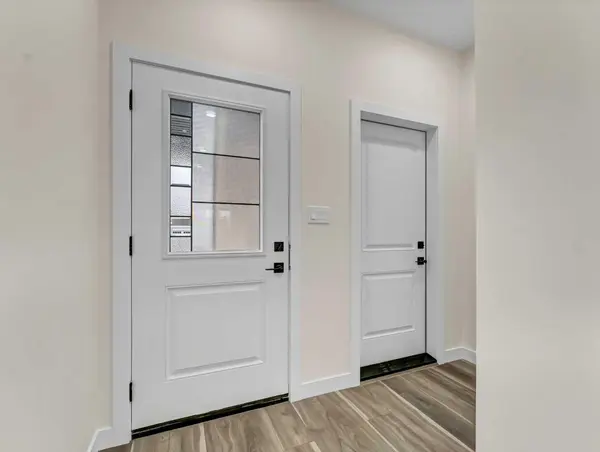 91 Sierra RD SW, Medicine Hat, AB T1B 4Y6