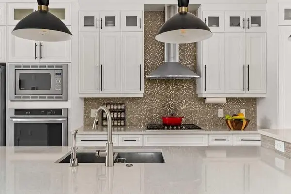 3917 16 ST SW, Calgary, AB T2T 4H5