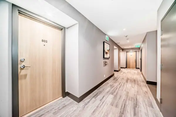 530 3 ST SE #802, Calgary, AB T2G2L8