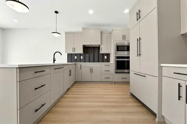 2518 44 ST S, Lethbridge, AB T1K 8L6