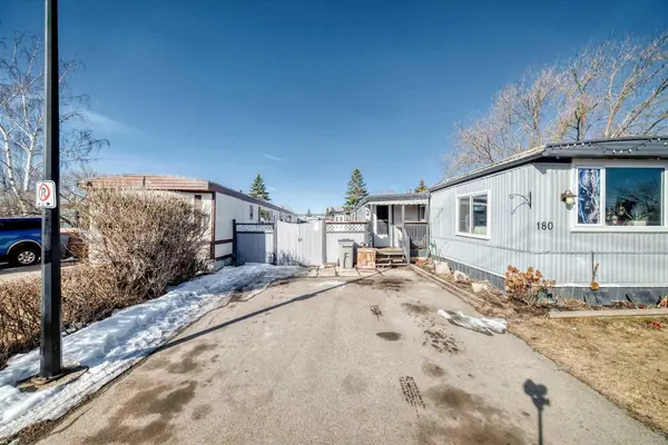 6724 17 AVE SE #180, Calgary, AB T2A 0W5