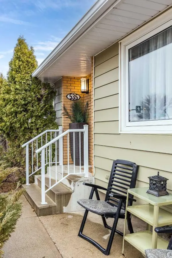 535 12 ST NW, Medicine Hat, AB T1A6R3