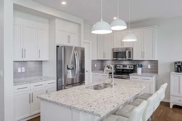 225 Kingsmere CV SE, Airdrie, AB T4A 0S1