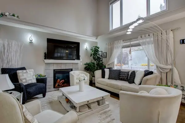 1121 Sierra Morena CT SW, Calgary, AB T3H 3N1