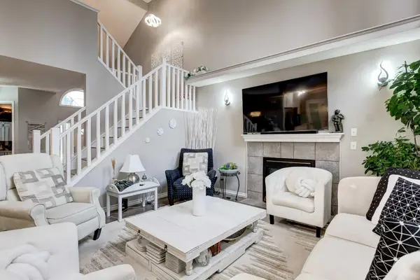 1121 Sierra Morena CT SW, Calgary, AB T3H 3N1