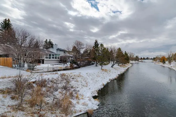 38 Sundance PL SE, Airdrie, AB T4B 1T1