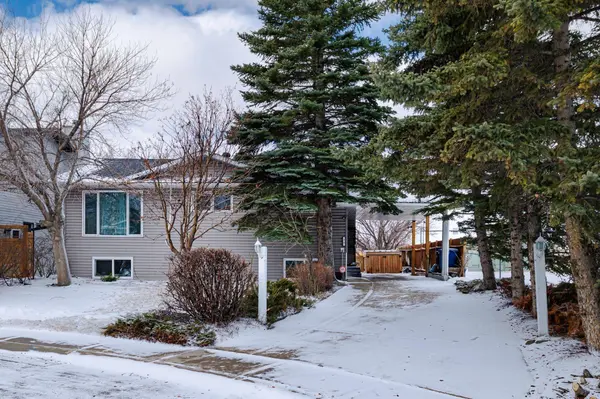 38 Sundance PL SE, Airdrie, AB T4B 1T1