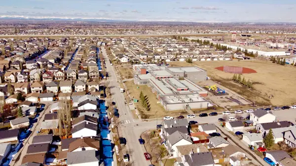 488 Prestwick CIR SE, Calgary, AB T2Z 4P6