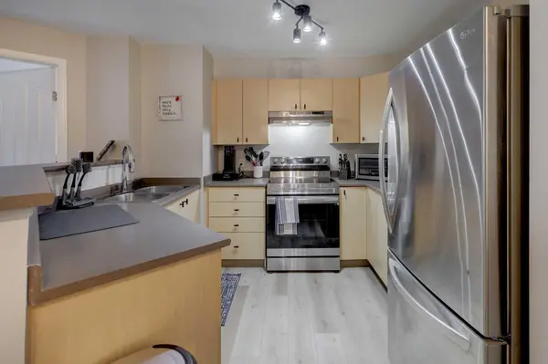 304 Mackenzie WAY SW #8323, Airdrie, AB T4B3H8