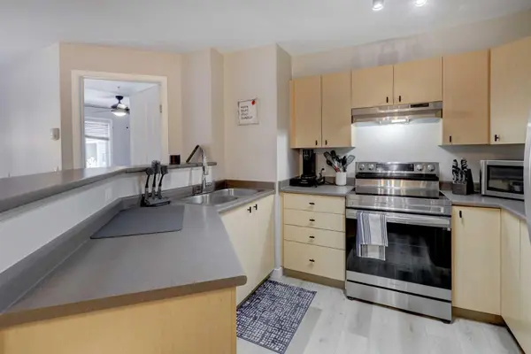 304 Mackenzie WAY SW #8323, Airdrie, AB T4B3H8