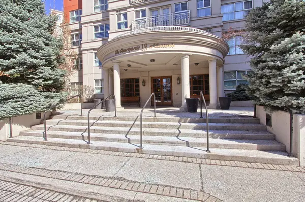 18 Concorde PL #LP915, Toronto C13, ON M3C 3T9