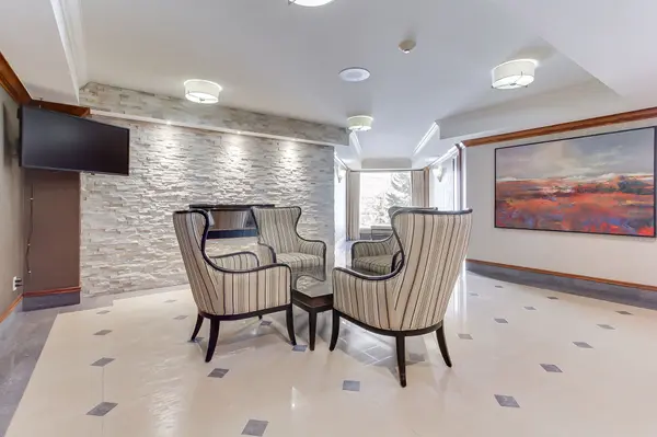 18 Concorde PL #LP915, Toronto C13, ON M3C 3T9