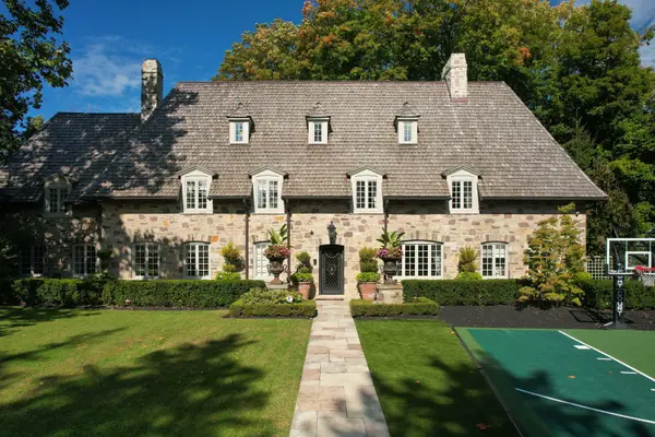 108 Sandringham DR, Toronto C07, ON M3H 1C9