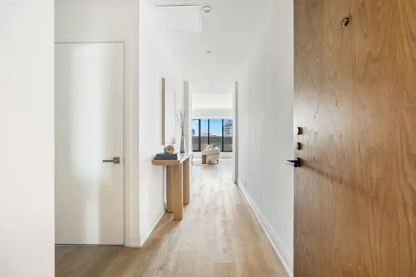 36 Brentcliffe RD #214, Toronto C11, ON M4G 0E1