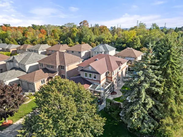 1101 Gossamer DR, Pickering, ON L1X 2T7