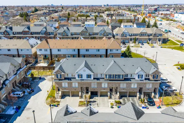 39 Martinworth LN, Ajax, ON L1Z 0L1