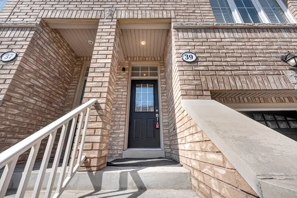 39 Martinworth LN, Ajax, ON L1Z 0L1
