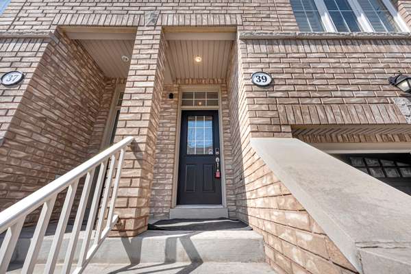 39 Martinworth LN, Ajax, ON L1Z 0L1