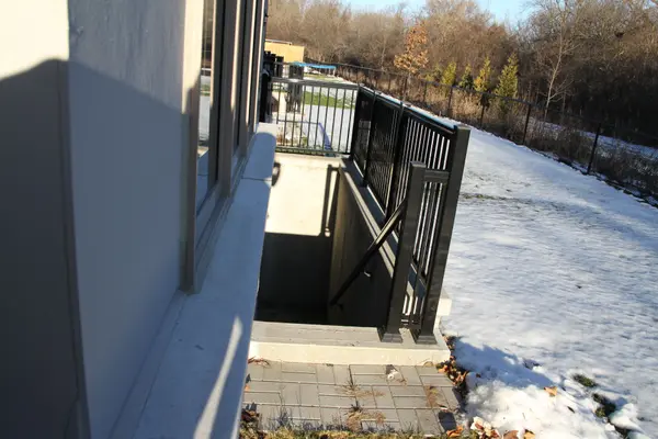 31 Swordfish DR #Bsmt, Whitby, ON L1P 0K7