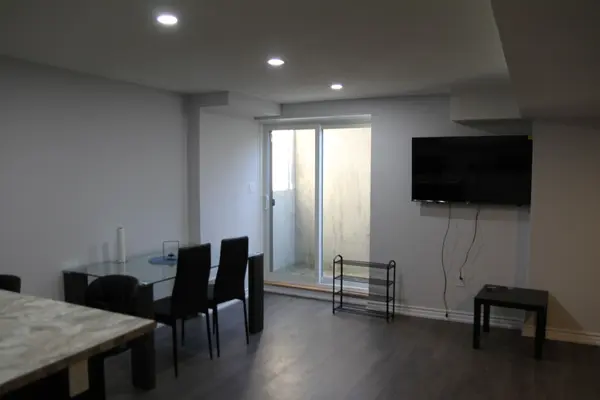 31 Swordfish DR #Bsmt, Whitby, ON L1P 0K7