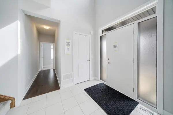 1076 Thompson DR, Oshawa, ON L1L 0V5