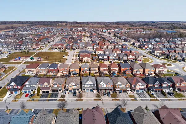 44 Acorn LN, Bradford West Gwillimbury, ON L3Z 0H6