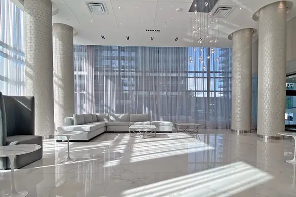 75 Oneida CRES #410, Richmond Hill, ON L4B 0H3