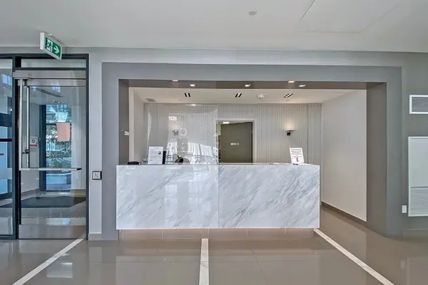 75 Oneida CRES #410, Richmond Hill, ON L4B 0H3