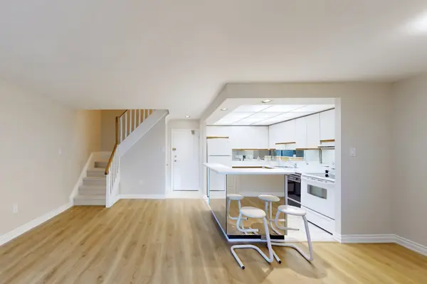 16 Elgin ST #316, Markham, ON L3T 4T4