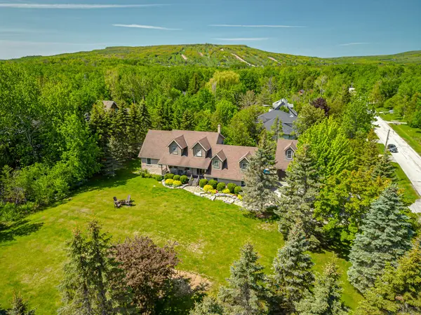 13 Parkland DR, Clearview, ON L9Y 3Y9