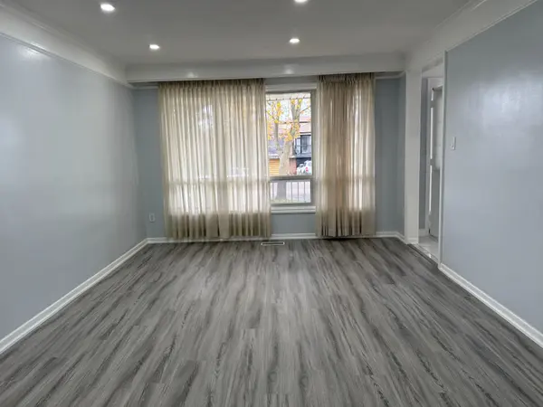 3172 Mallbridge CRES, Mississauga, ON L4T 2C6