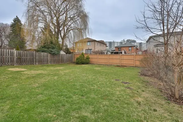 39 Wickford DR, Toronto W04, ON M6L 1K9