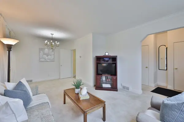 39 Wickford DR, Toronto W04, ON M6L 1K9