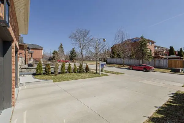 6 Gray Park DR, Caledon, ON L7E 2N3