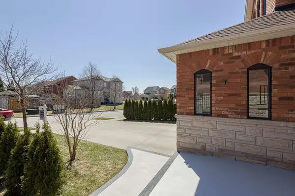 6 Gray Park DR, Caledon, ON L7E 2N3