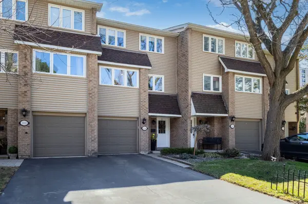 2224 Marine DR, Oakville, ON L6L 1C1