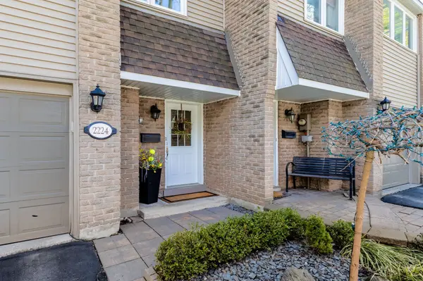 2224 Marine DR, Oakville, ON L6L 1C1