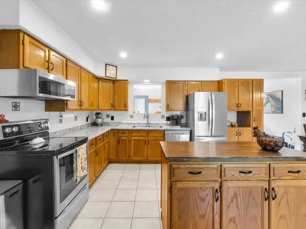 1062 Skyline DR, Armour, ON P0A 1C0