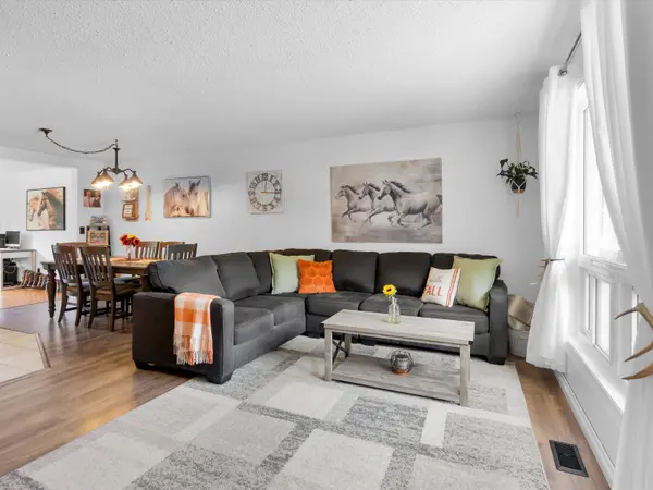 1062 Skyline DR, Armour, ON P0A 1C0