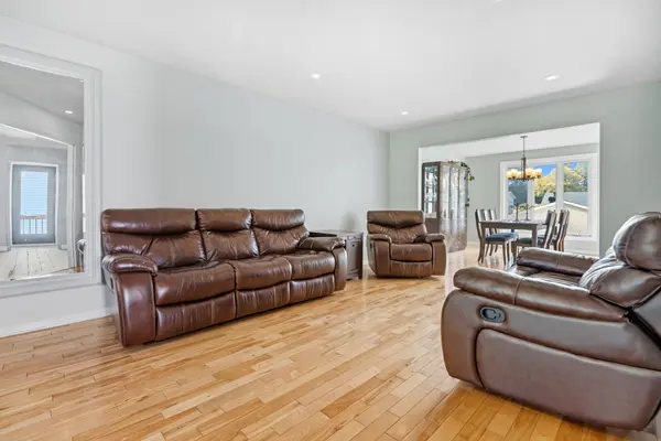 1354 Gaultois AVE, Orleans - Convent Glen And Area, ON K1C 3G6