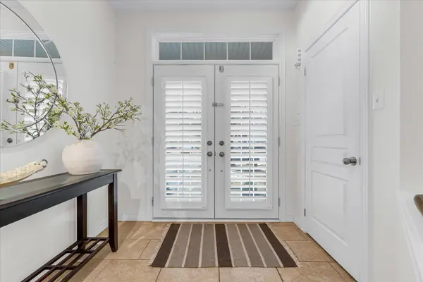 87 Newcombe RD, Hamilton, ON L9H 0A6