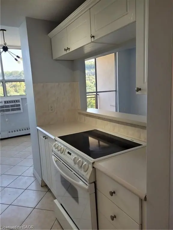 1950 Main ST W #1108, Hamilton, ON L8S 4M9