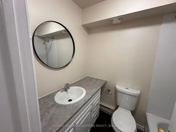 106 Lansdowne ST #204, Peterborough, ON K9J 1Y1