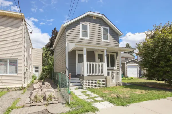 43 ST CHARLES ST #A, Vanier And Kingsview Park, ON K1L 5V3